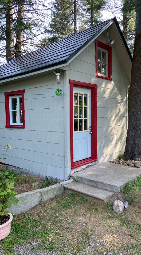 Mini Maison de l Ermite pour personne seule ou en couple, le minimum est disponible.