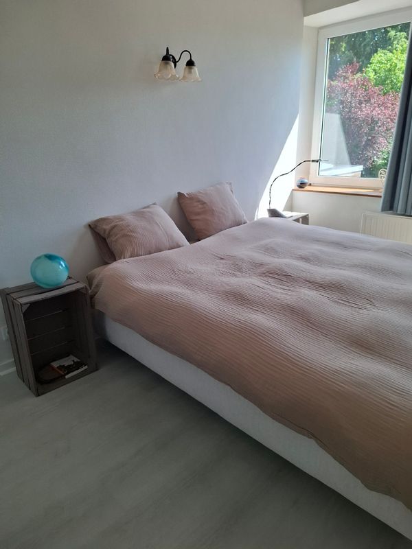 La chambre bleue avec vue sur le jardin