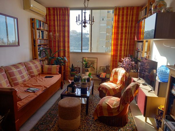 L'appartement d'ANNIE avec vue sur mer et sur collines
