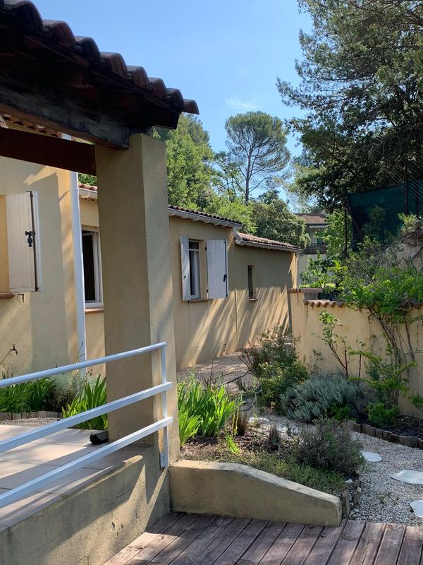 Villa avec piscine dans la pinède