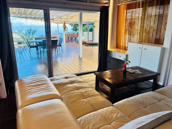 Chambres à Tahiti avec vue panoramique sur Moorea, nature, calme et convivialité !