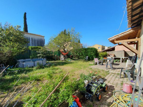 Maison familiale entre garrigue et mer