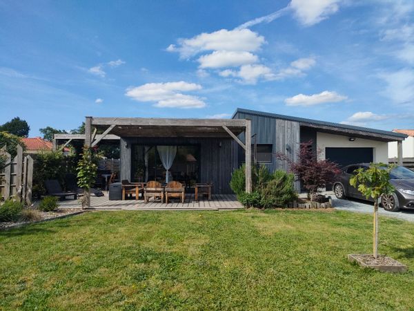 Maison bois près du lac