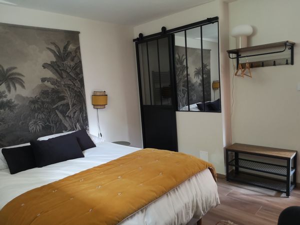 Chambre indépendante entre ville et montagne