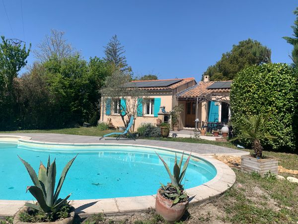 Maison de quartier calme 10 minutes à pied du centre-ville, 30 min en voiture du Luberon