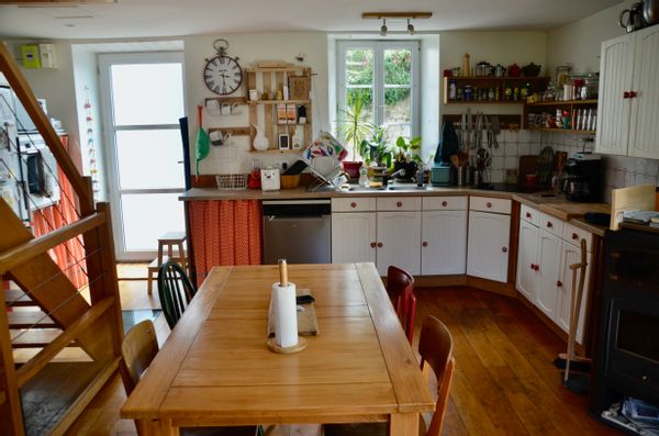 La maison de Laurène et Mattias, entre mer et forêt