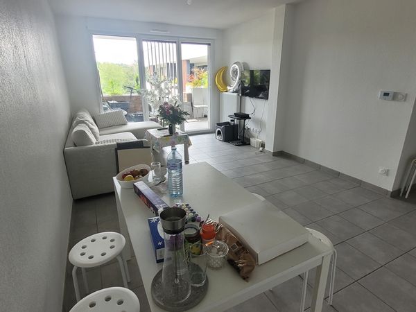 Appartement épuré, proche de la ville!