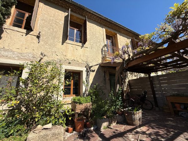 Mas de charme entre mer, garrigue et patrimoine, à deux pas de Montpellier chez Sophie et Miguel