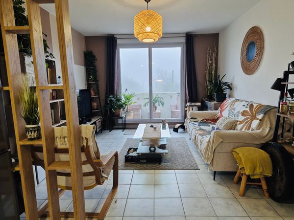 La maison de Cyrille et Sandrine appartement de charme au coeur d'une residence privée et sécurisée et piscine à partager , terrain de boule , terrain de tennis , table de ping pong a quelques centaines de metres du centre de Honfleur