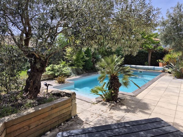 Maison familiale avec piscine aux portes de Bordeaux
