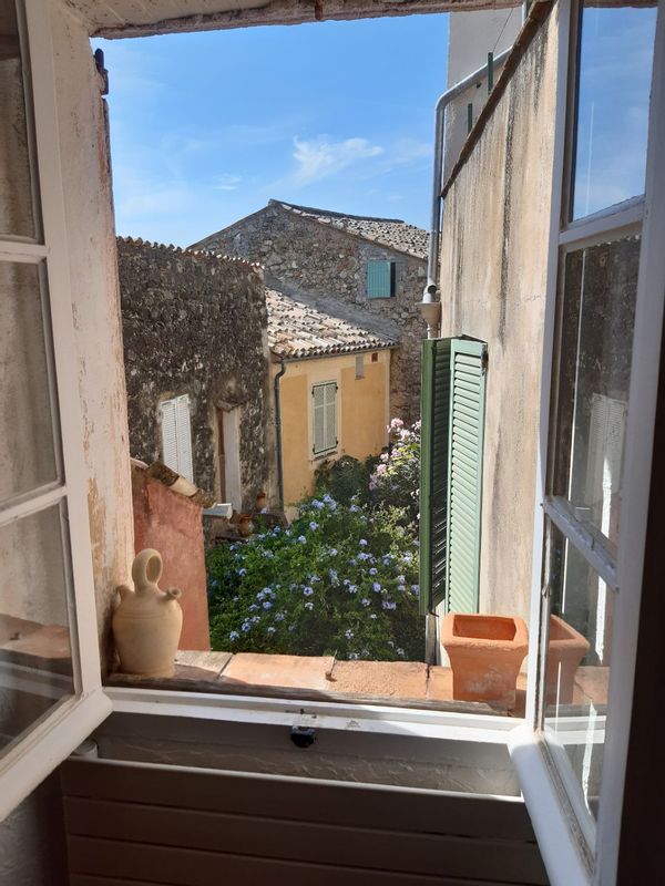 Notre "Be Coq de Biot", maison de village avec vue plein sud, aperçu mer. Minimum 6 nuits...
