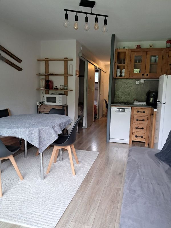 Au centre du  village de Morillon, petit appartement avec jardin.