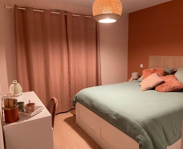 Chambre chez Anaïs et Arnold à 2 pas de la forêt