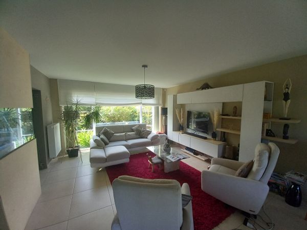 La Villa de Vitalie; Bel espace de vie à Lillois avec jardin, 2 étages, 4 chambres, 3 salles d'eau.