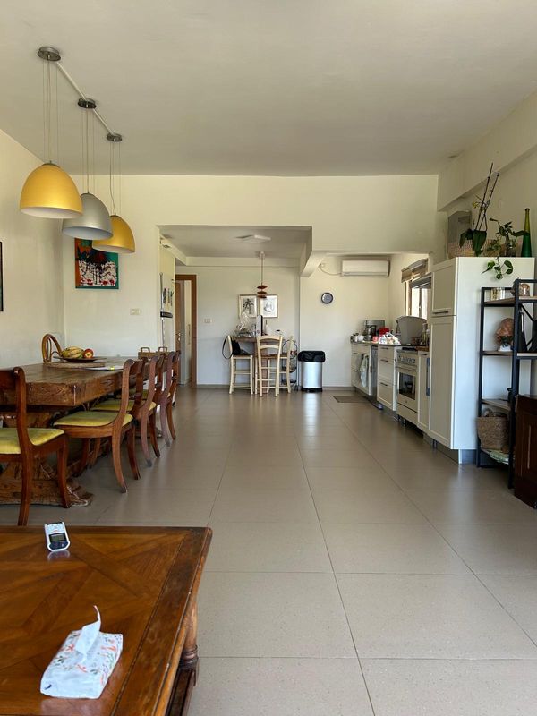 Seafront  house on the ground with wide lawns in central Israel and in a quiet rural environment.
