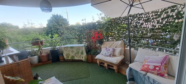 Appartement 3 pièces au 1er étage d"un joli petit immeuble de 3 étages au bord de mer .
