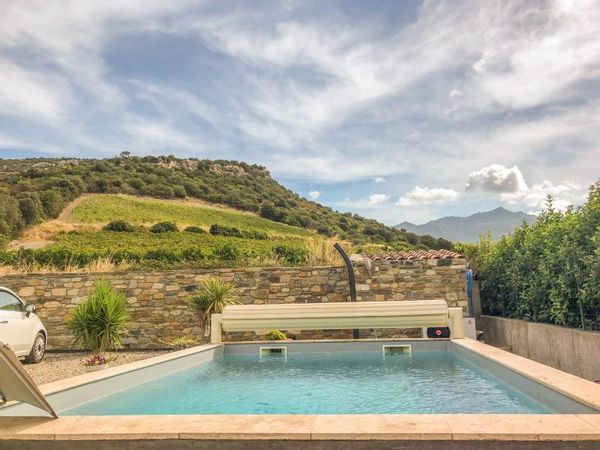 Maison avec piscine, vue sur les vignes, (St Florent - Corse)