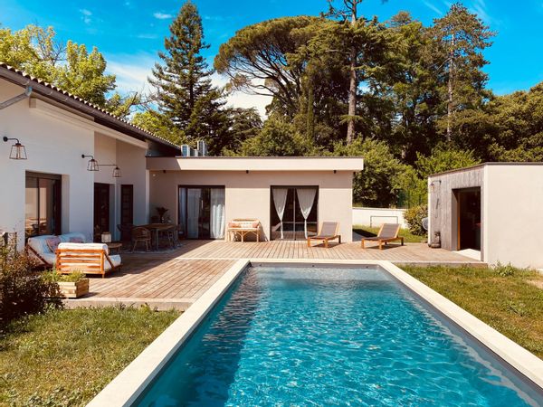 Grande villa d’architecte à proximité de Bordeaux, situee entre mer et vignobles