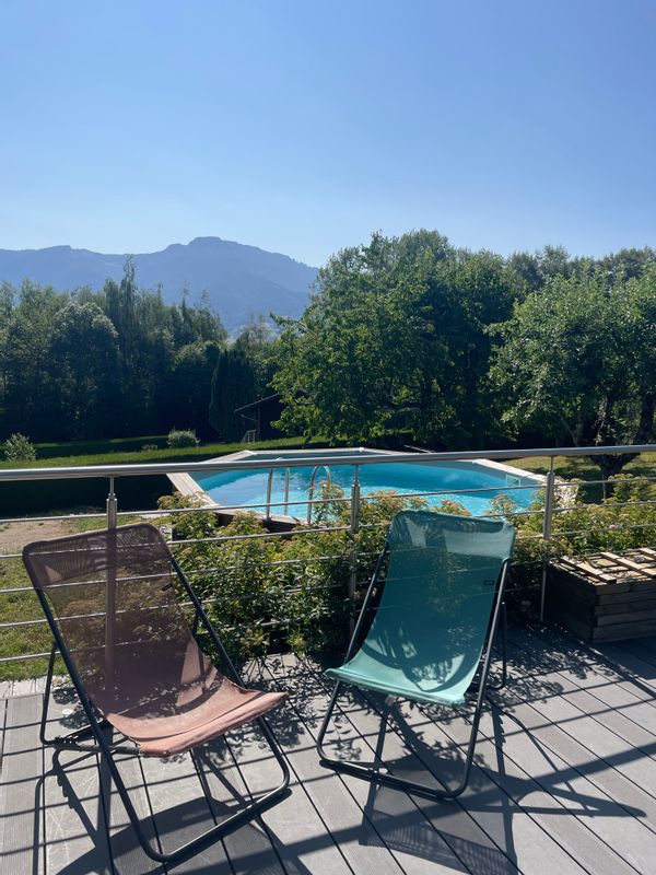 La maison d’Emeline et Gregor en haute Savoie, au calme entre lac et montagne