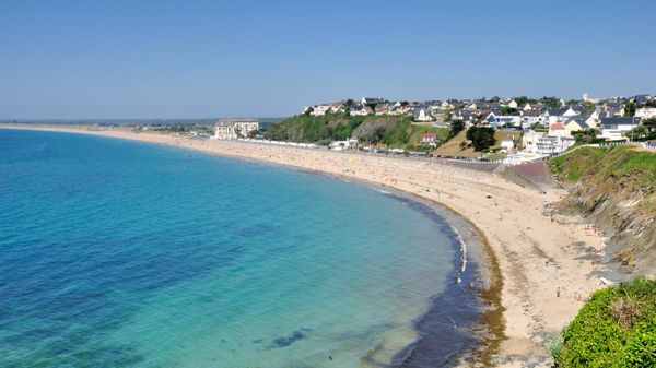 Grande maison de ville, le calme et la mer à pied
