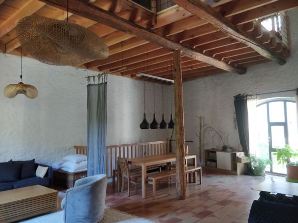 Superbe maison en pierre au bord de la rivière