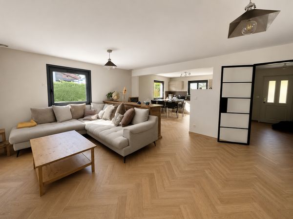 La chambre privée dans une maison spacieuse et paisible aux portes de Lyon