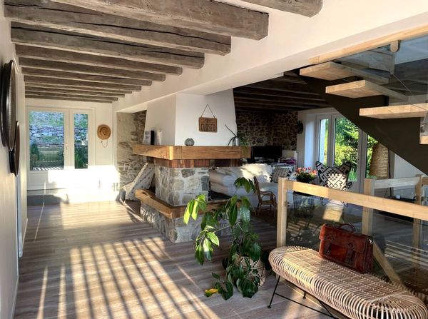 Grande maison de village vue lac avec joli jardin en plein coeur des Alpes