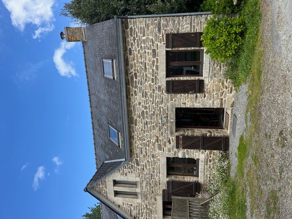 Maison de pierres dans un environnement calme et verdoyant à quelques minutes à pieds du Belon