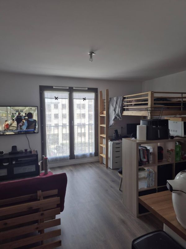 Studio au sein d'une grande ville proche Paris