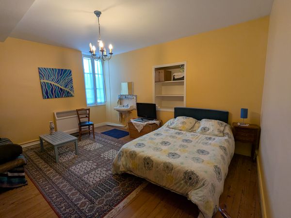 Chambre double côté jardin avec salle d'eau /toilettes privatives à St Jean d'Angély