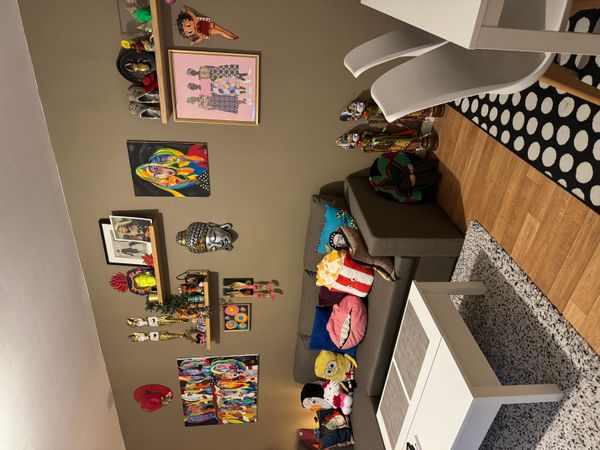 La maison de Celine est située dans un quartier très calme et à 2 pas du métro. Appartement très agréable et lumineux.