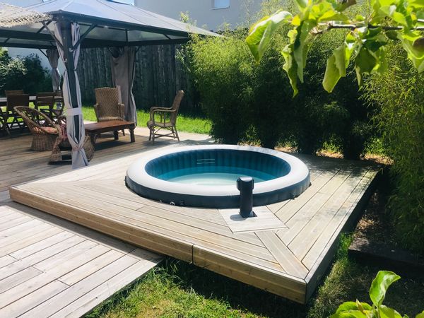 4 chambres, grand salon et terrasse couverte, SPA Jaccuzi, Trampoline, Babyfoot, Piano,