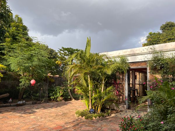 Maison de charme au coeur de Bobo-Dioulasso, dans une zone tranquille et arborée.