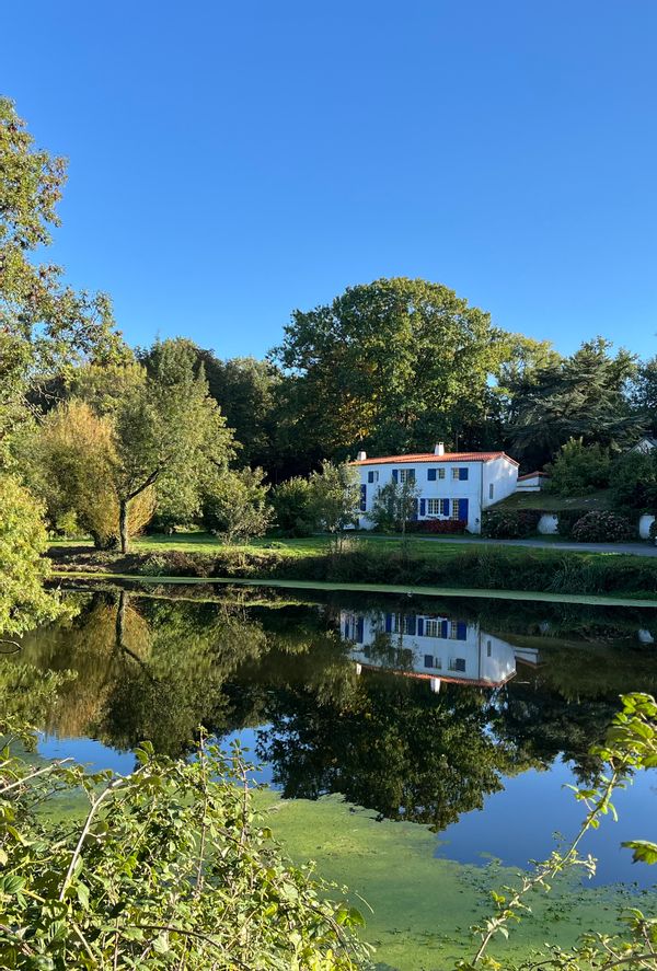 La maison aux volets bleus