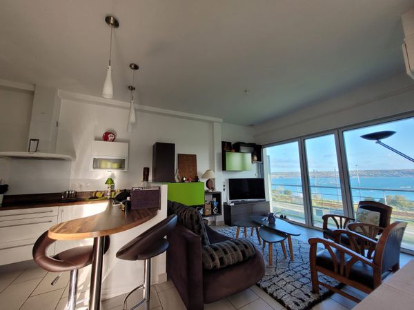 Le logement de Sylvie et Philippe dispose d'une superbe vue sur le port de plaisance de Brest