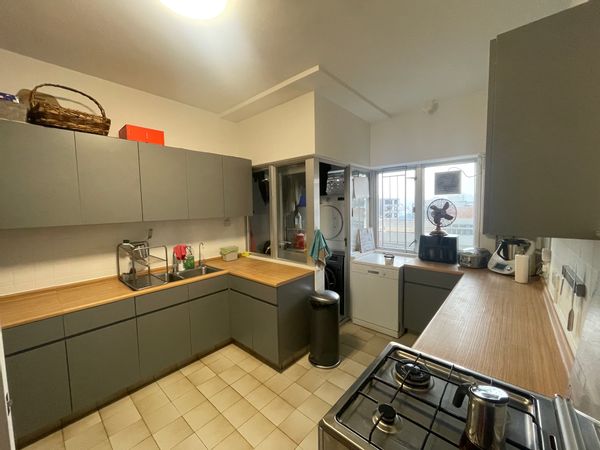 Spacious 3 BDR, 2 BAR apartment in a quiet part of Hong Kong but close to all the action!