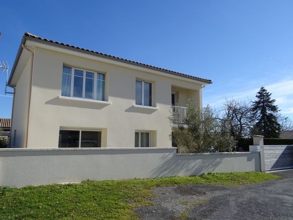 Petite maison familiale en Charente, Modernité et Calme