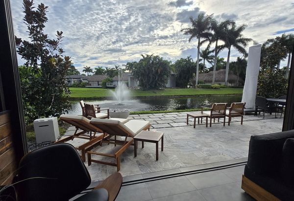 Expérience floridienne au AZTEC RV RESORT, duo; maison de vacance exclusive + MotorCoach VR classe A