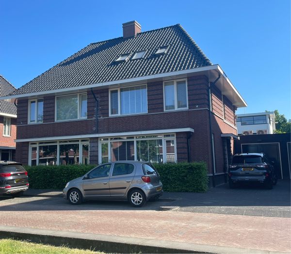 Maison spacieuse avec belle cour arrière, proche d'Eindhoven, Den Bosch et de la frontière Belge.