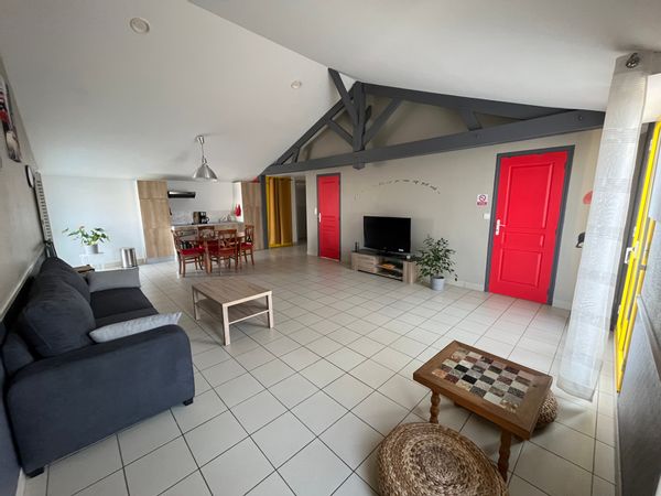 Appartement 2 chambres situé entre ville et bord de mer. Logement pouvant accueillir 6 personnes.