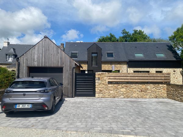 La maison de Pauline et Samuel en plein cœur du Golfe du Morbihan. Charmante maison située à 1km de la première plage à Baden au cœur du Golfe du Morbihan : petite station balnéaire  . Maison entièrement rénovée par mon conjoint de 2023 , spacieuse et agréable.