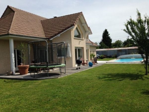 Entre Lyon et Grenoble, grande maison avec piscine