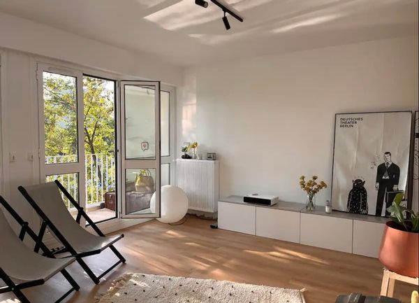 Vue imprenable sur la Seine depuis le canapé où les transats du balcon, à vous de choisir 