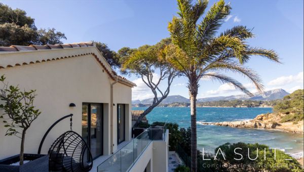 Belle maison avec vue mer les pieds dans l’eau