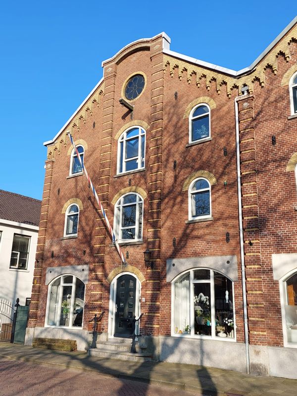 Grand loft dans un ancien entrepôt de harengs, situé sur le port de Vlaardingen
