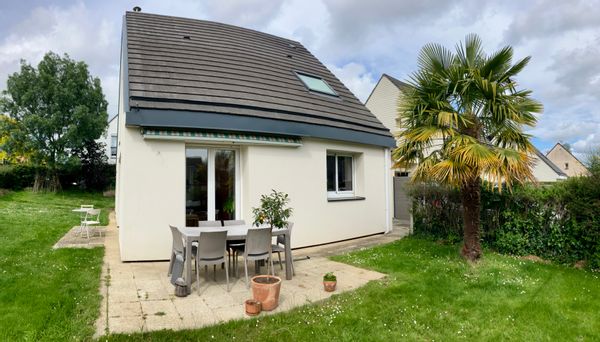 Maison calme et lumineuse, jardin terrasse, étang et canal.