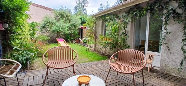 Charming 2bedroom home with office and private garden to enjoy a quiet get away or go explore.