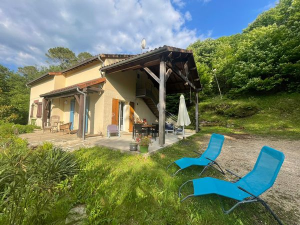 Maison adossée à la colline au coeur du Périgord noir