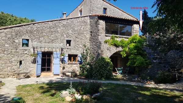 Grande maison pour grandes familles avec piscine et spa très bien située