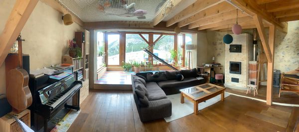 Maison atypique entre montagne et rivière - échange longue durée de juillet 2026 à février 2027